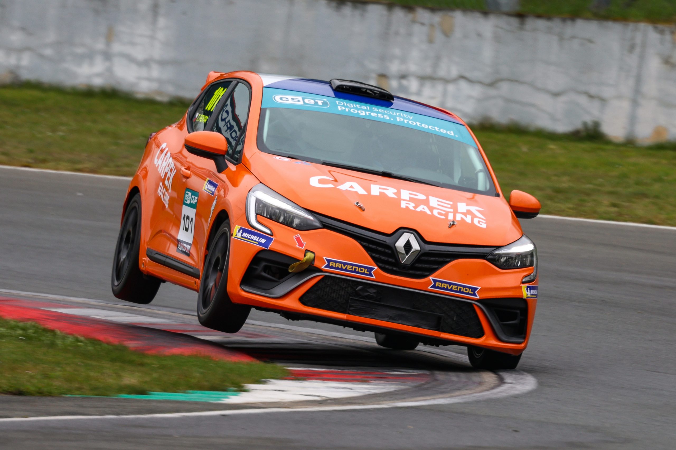 Tomáš Pekař won the first race of the Clio Cup