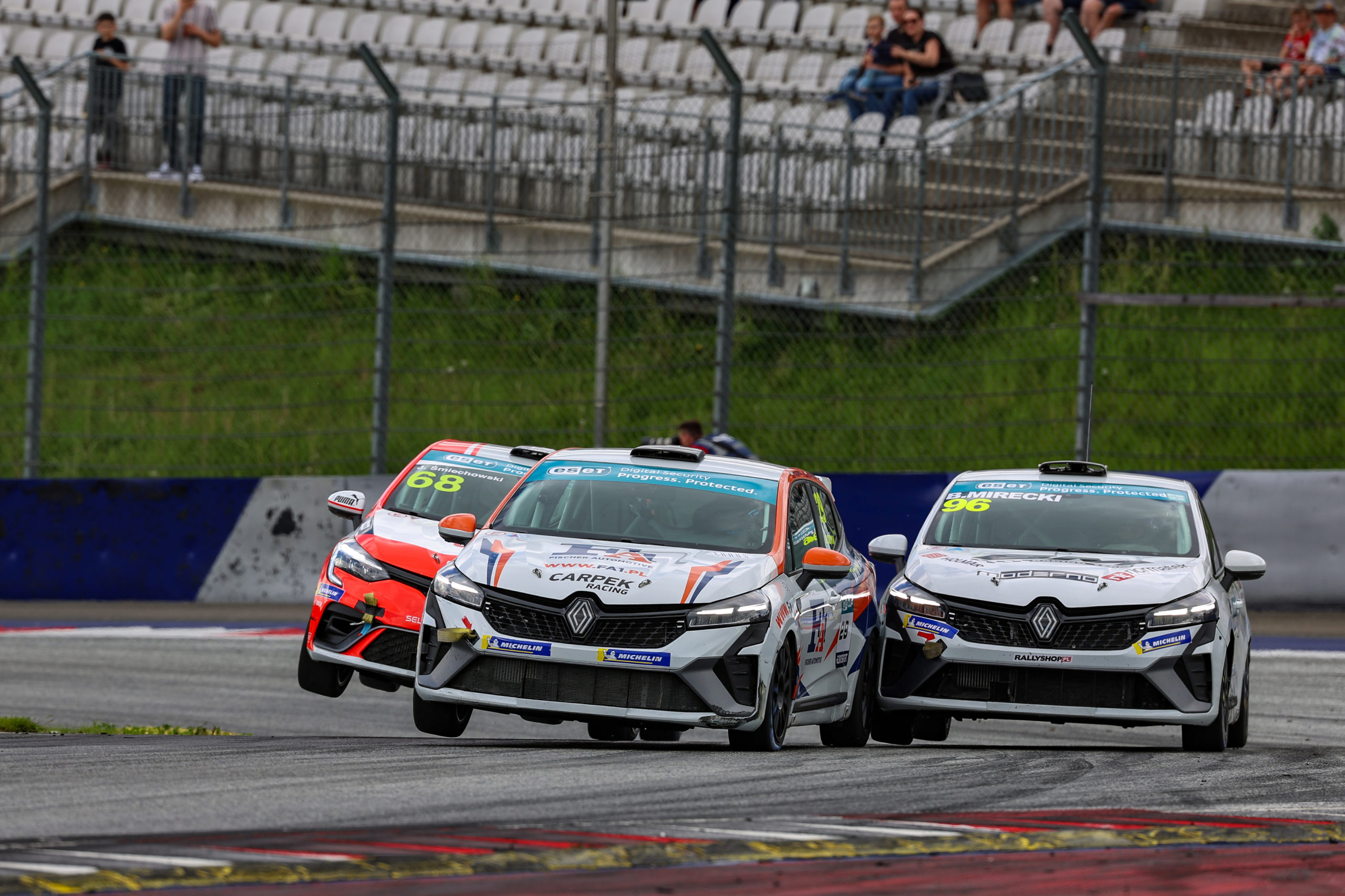 Red Bull Ring Clio Cup weekend: Dziwok outshines rivals with double wins